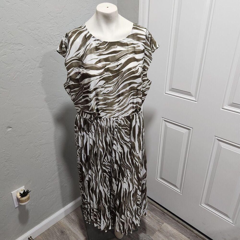 Nine West Satin Midi Zebra Print Pleated Dress‎ Womens SZ XL Glam Modest Office